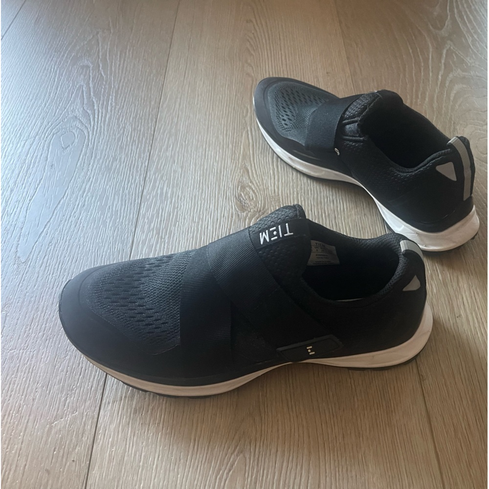 Barley used Black Tiem Spin shoes.